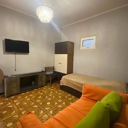 Дом 8 Apartment Tbilisi Bagian luar foto