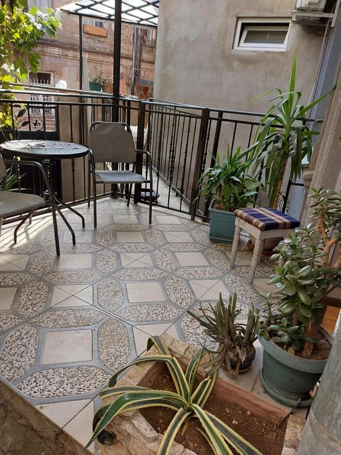 Дом 8 Apartment Tbilisi Bagian luar foto